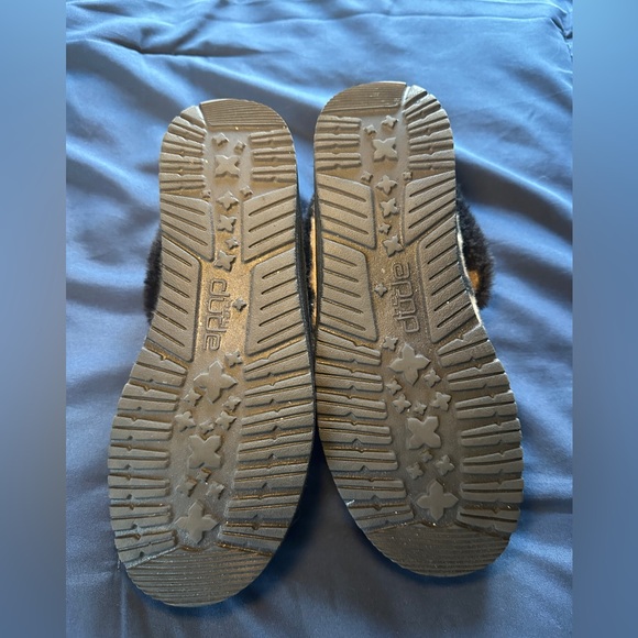 Hey Dude Leopard Print Women's Shoes with Black Fur Trim - size 6 - Picture 4 of 7